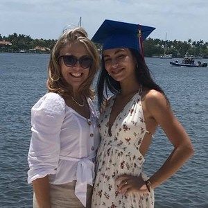 Meet your Posher, Laura